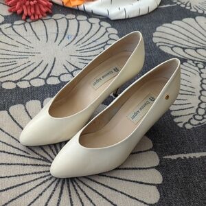 Ivory Etienne Aigner Vintage Pumps